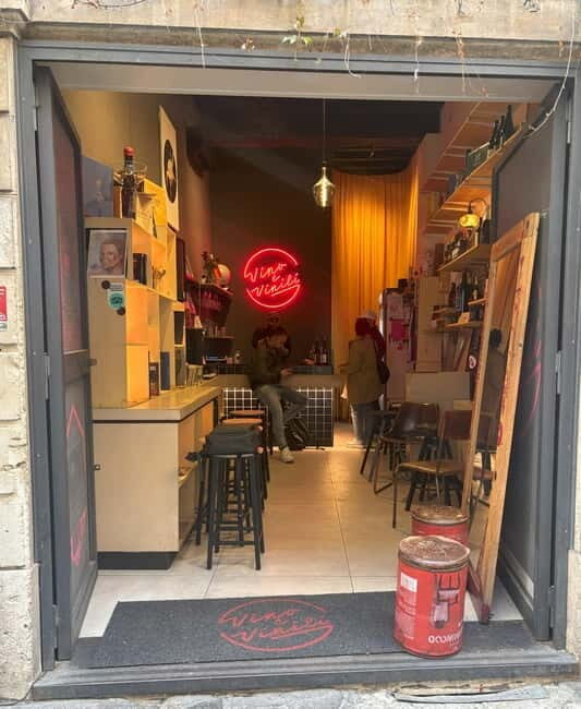 Rome: Wine & Vintage Vinyl Experience - A closer look at the Rome Wine & Vintage Vinyl Experience