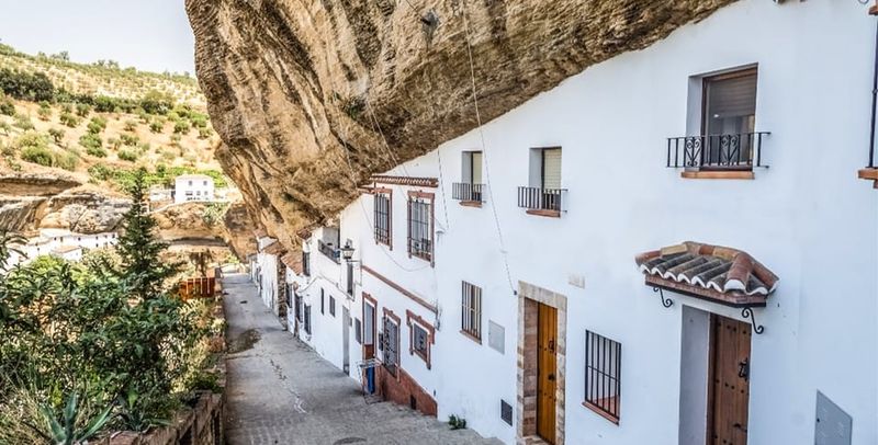 Ronda and Setenil Tour with Free Time and Map from Málaga - Wine and food recommendations: not included, but guidance can be a bonus