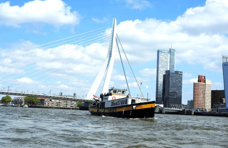 Rotterdam: Pub Cruise with Drinks and Bites - The Boat and Its Charm