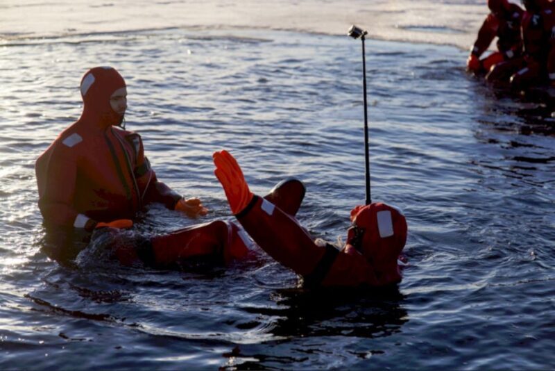 Rovaniemi: Arctic Ice Floating and Northern Lights Tour - Whats the Experience Like?