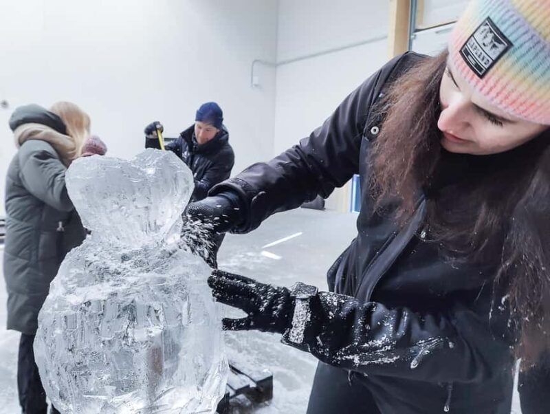Rovaniemi: Ice sculpting experience with Transfers - Key Points