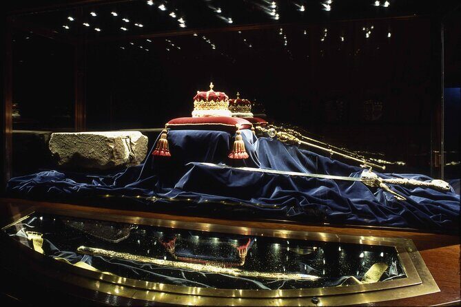 Royal Edinburgh Overnight Tour by Rail from London - FAQ