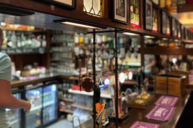 Royal Historic Pubs Walking Guided Tour in London - Who Should Consider This Tour?