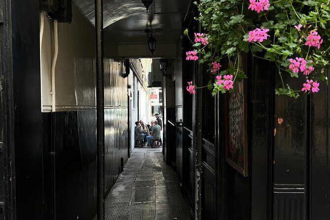Royal Historic Pubs Walking Guided Tour in London - Practical Logistics That Actually Matter