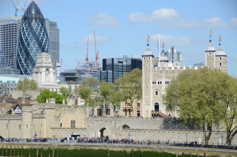 Royal London Private Full-Day Sightseeing Tour by Black Taxi - Practical Tips