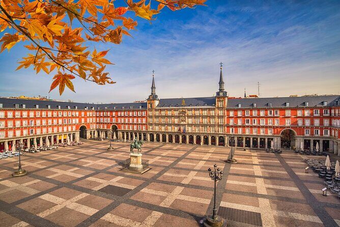 Royal Madrid Private Walking Tour: Palaces & Plazas - Key Points