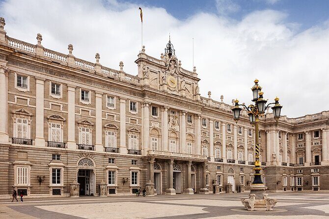 Royal Palace of Madrid and Almudena Cathedral Afternoon Tour - The Itinerary in Detail