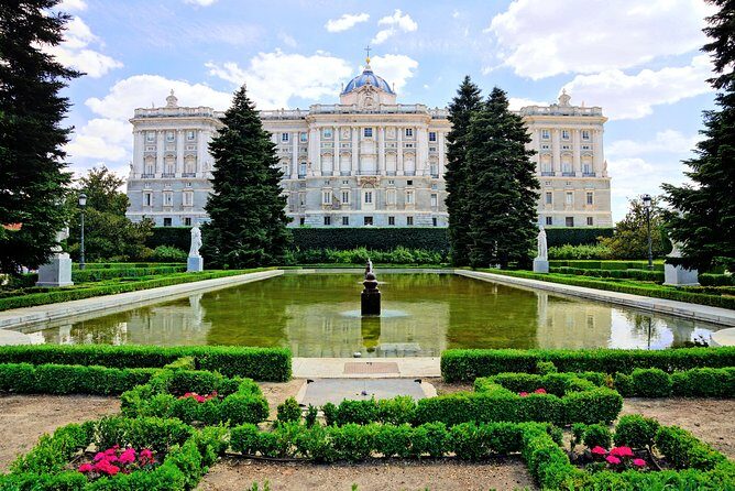 Royal Palace of Madrid Private Tour with Tickets - A Closer Look at the Tour Experience