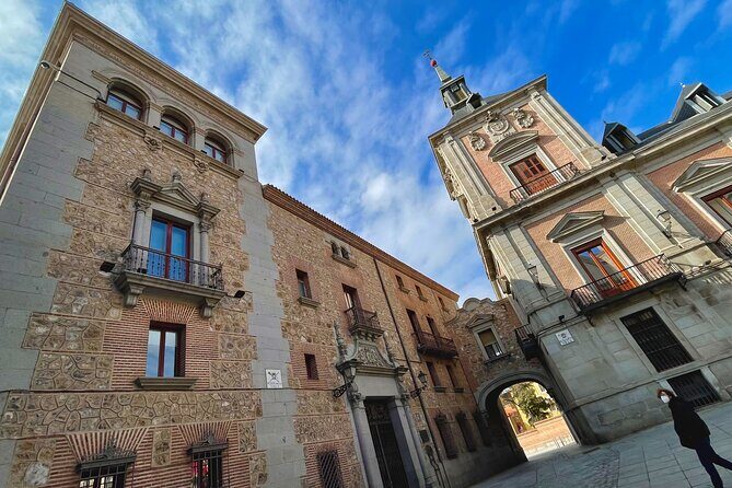 Royal Palace of Madrid Small Group Skip the Line Ticket - Key Points