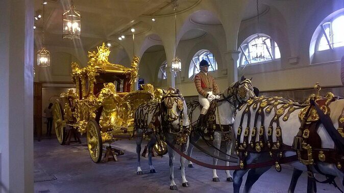 Royal Tour & Buckingham Palace State Rooms or Royal Mews Option - Walking Through Londons Royal Footsteps