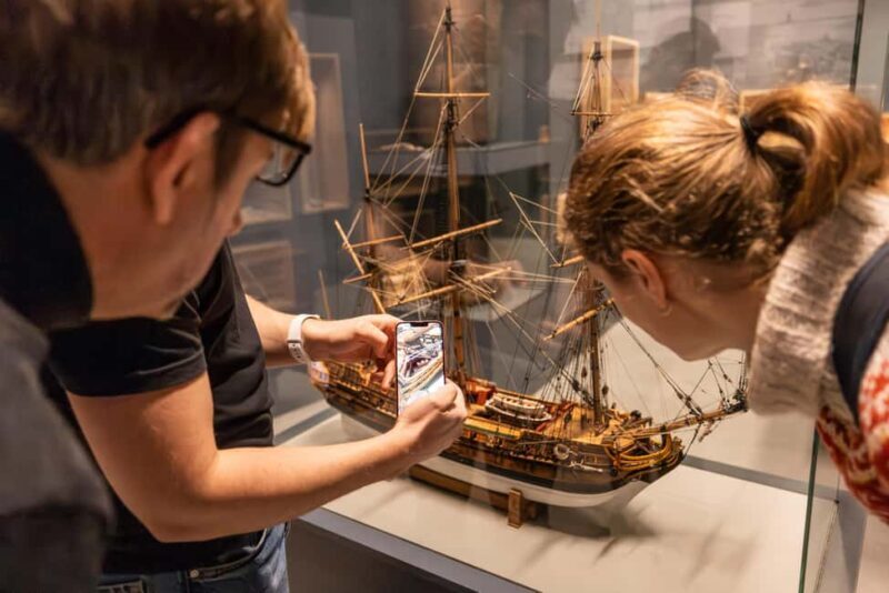 Runde: Guided Tour of Runde Enviromental Centre Exhibition - Runde: Guided Tour of Runde Environmental Centre Exhibition