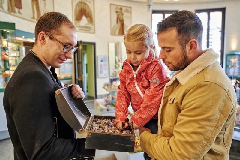 Saalfeld: Familienführung im Schaubergwerk Feengrotten - Exploring Saalfeld’s Fairy Grottoes: What You Can Expect