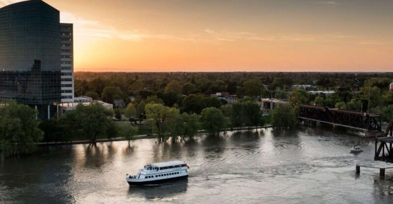 Sacramento: New Year's Eve River Cruise - Key Points
