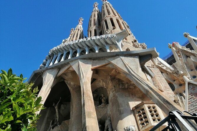Sagrada Familia and Park Guell Guided Tour with Transport - FAQs