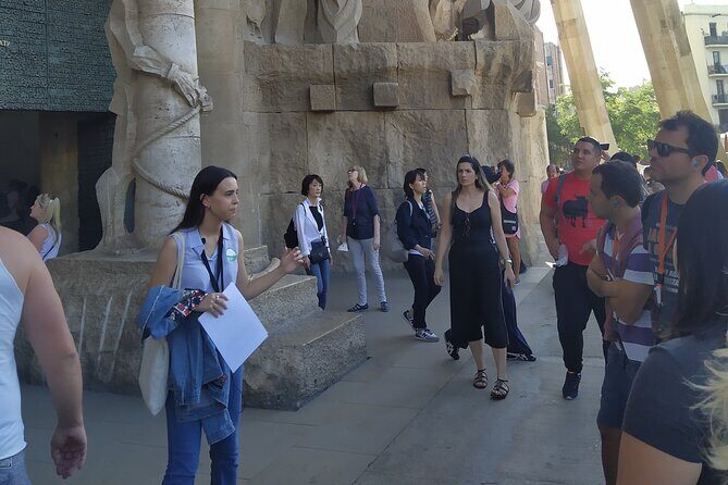 Sagrada Familia English Guided Tour & Optional Tower Access - What to Expect from the Tour