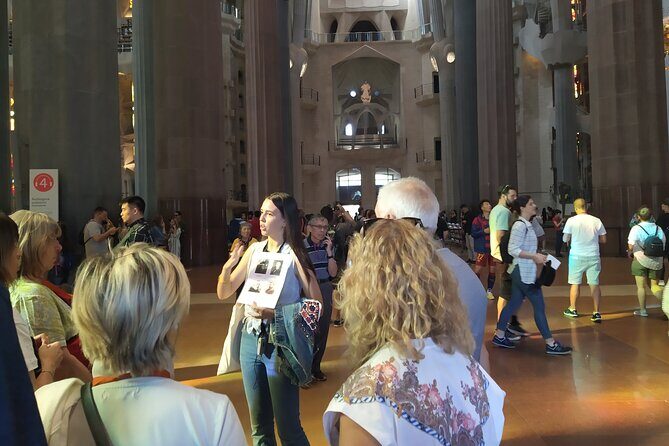 Sagrada Familia English Guided Tour & Optional Tower Access - Practical Tips for Your Visit