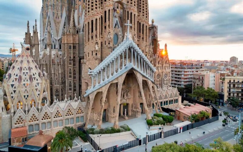 Sagrada Familia Exterior: The Secrets of the Facades - Key Points