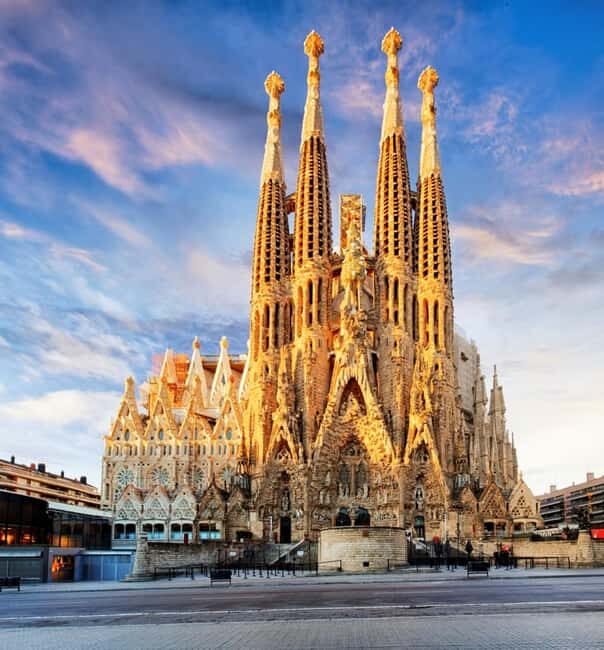 Sagrada Familia Full Access with English Guided Tour Visit - Key Points