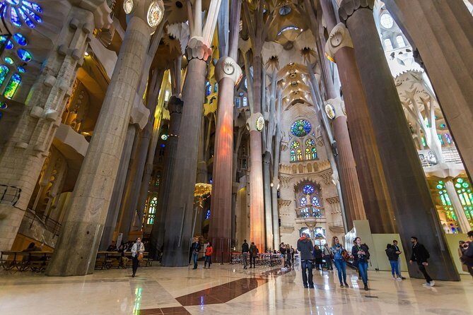 Sagrada Familia Guided Tour with Skip The Line Access - Real Traveler Experiences: What Actually Happens