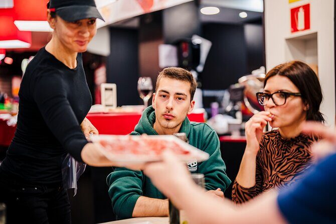 Sagrada Familia Jamón Iberico Masterclass with Wine Tasting - Who This Experience Is Best For