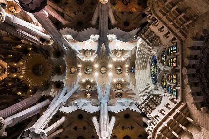 Sagrada Familia Monolingual Tour with Skip the Line Ticket - Who Is This Tour Best For?