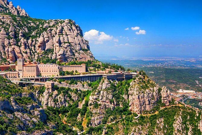 Sagrada Familia & Montserrat Small Group Tour with Hotel pick-up - The Itinerary: A Deep Dive