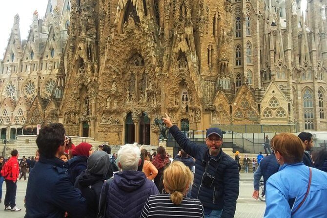Sagrada Familia & Montserrat Small Group Tour with Hotel pick-up - FAQs