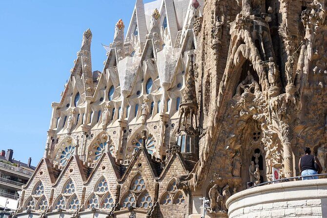 Sagrada Familia & Park Guell Guided Tour - FAQ