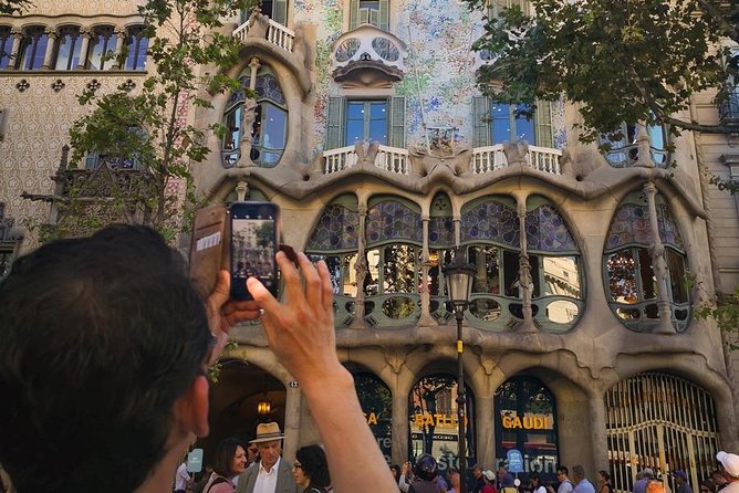 Barcelona: Sagrada Familia, Park Guell & Tapas Private Tour - Frequently Asked Questions