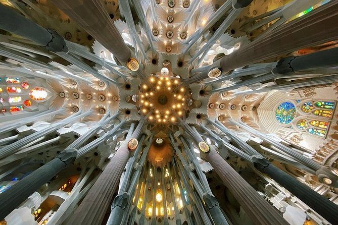 Sagrada Familia Private Tour with Expert Guide - Detailed Breakdown of the Experience