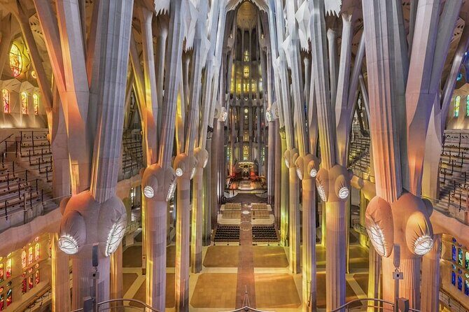 Sagrada Familia: The Golden Hour with Skip the line Tickets - Key Points