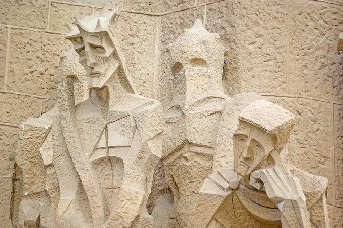 Sagrada Familia Tour with Express Entry and Local Guide - Practical Details You Need to Know