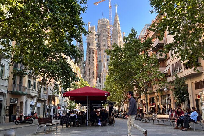 Sagrada Familia Tour with Express Entry and Local Guide - The Sum Up