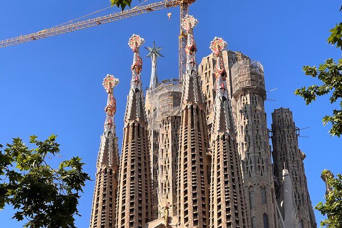 Sagrada Familia Tour with Express Entry and Local Guide - FAQ