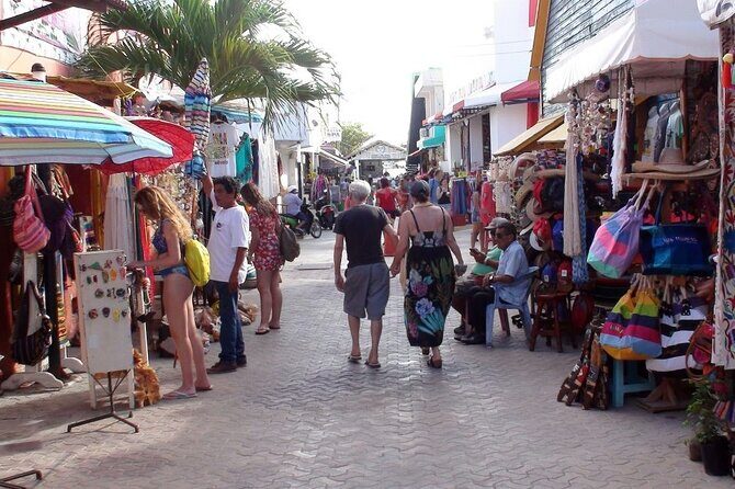 Sailing and snorkeling on a luxury catamaran to Isla Mujeres - A Closer Look at the Experience