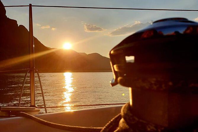 Sailing at Sunset on Lake Como: How to escape from daily routine - Key Points