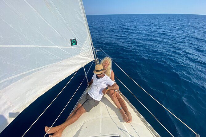 Sailing experience on a 4-hour sailboat in Girona - FAQs