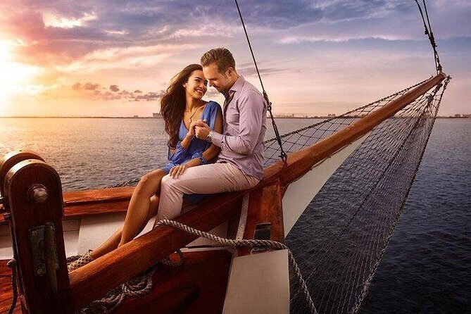 Sailing & Romantic Dinner: Cancún Lagoon Wonderful Date" - An In-Depth Look at the Experience