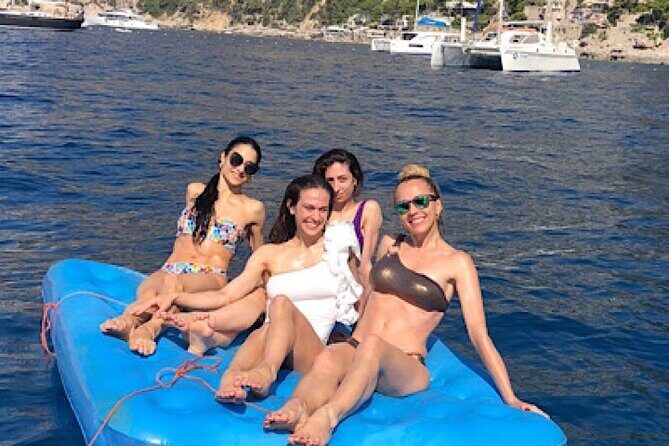 Sailing tour and lunch on board Sorrento and Capri - The Highlight: Sorrento and Capri