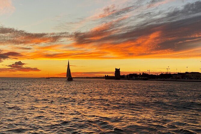 Sailing tour to the sunset in Lisbon - What makes this Lisbon sunset sailing tour special?