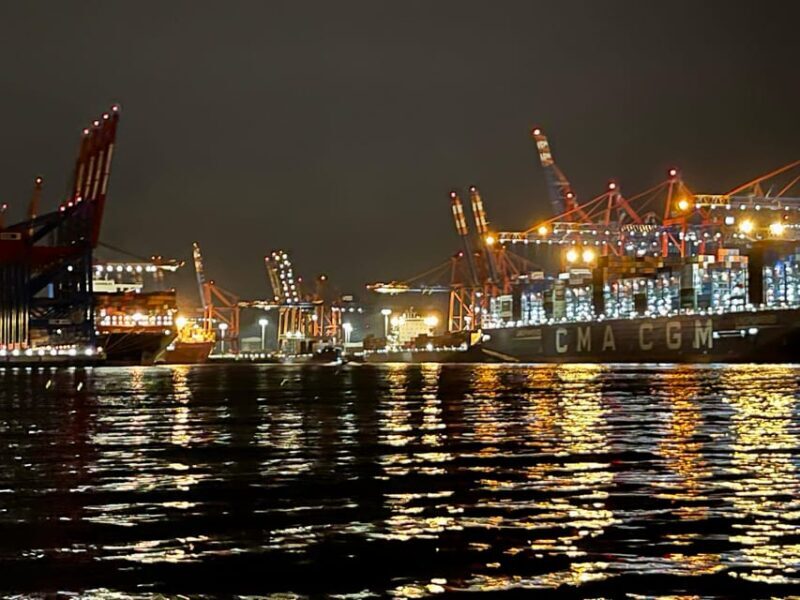 Sailing trip ''the Elbe by night", Hamburg/Elbe - Key Points