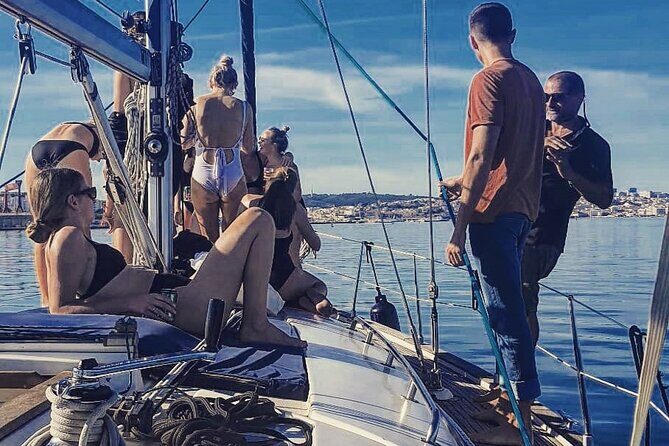 Sailing Yacht Lisbon's historic district Sightseeing Tour(2:30 H) - The Experience: What to Expect