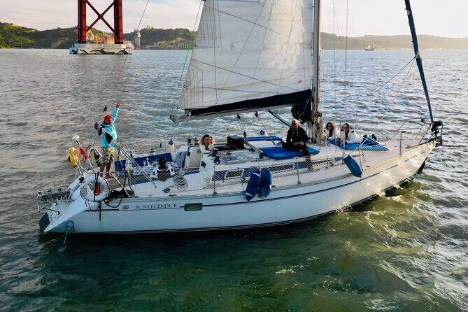 Sailing Yacht Lisbon's historic district Sightseeing Tour(2:30 H) - The Sum Up