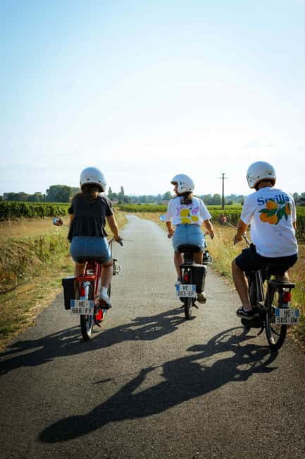 Saint-Émilion: Vintage moped ride - Exploring the Tour Itself