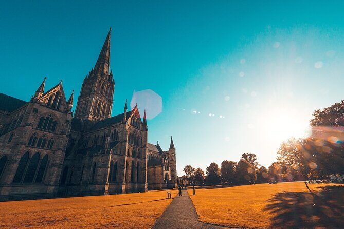 Salisbury Tour App, Hidden Gems Game and Big Britain Quiz (1 Day Pass) UK - What is this Salisbury Tour App experience all about?