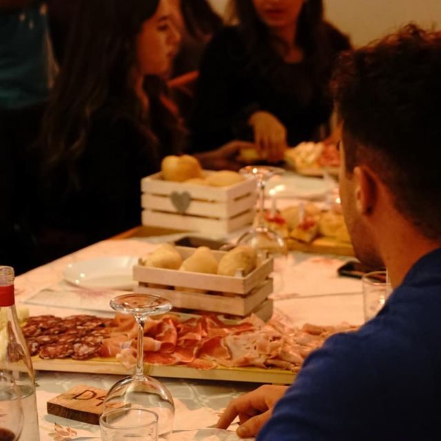 Salò: Tasting of 4 Valtenesi wines with local food - Key Points