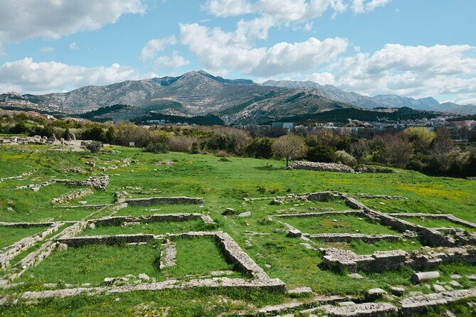 Salona & Amphitheater - Private guided tour - Admission incl. - Cemetery and the Amphitheater: The Tour’s Main Attractions