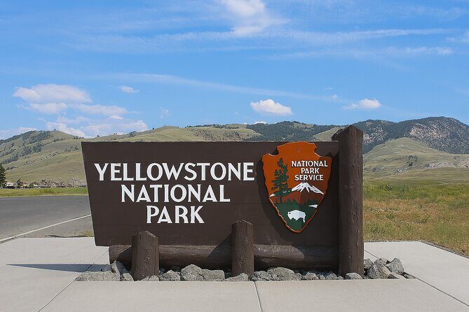 Salt Lake City to Yellowstone and Mt Rushmore 4 Day Tour - Transportation, Group Size, and Value