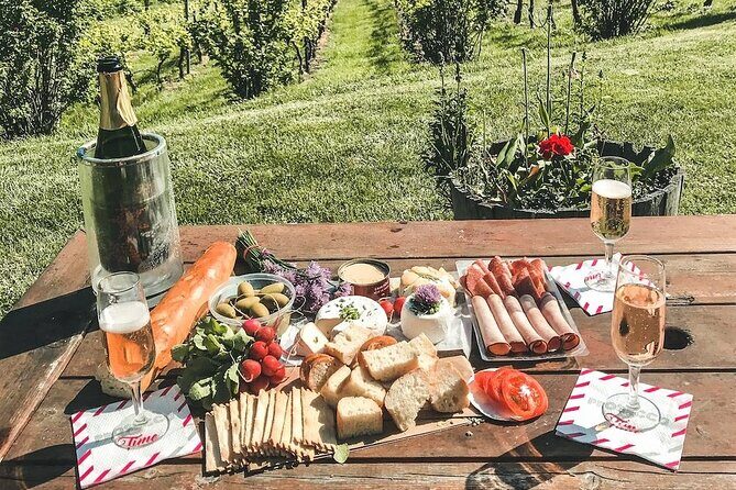 Salt Spring Island "Artisan Trail" Hop On Hop Off Tour! - Key Points