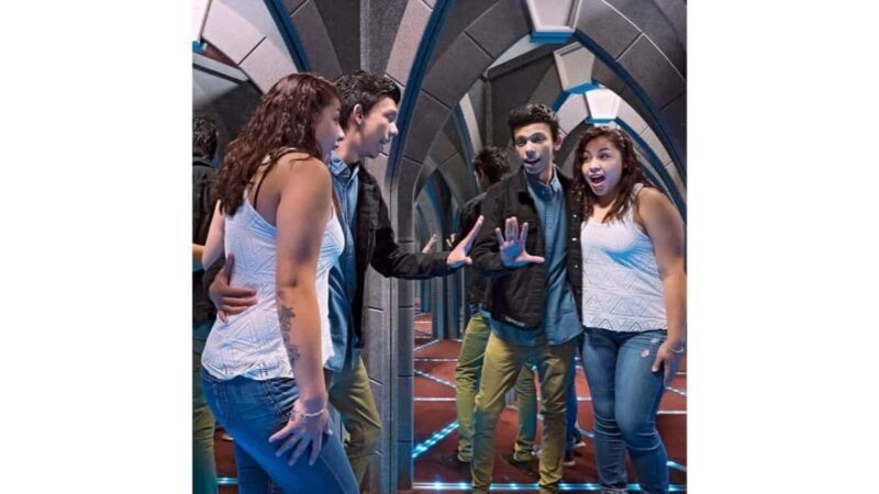 San Antonio: Mirror Maze and Escape Room Ticket - The Atmosphere and Physical Aspects